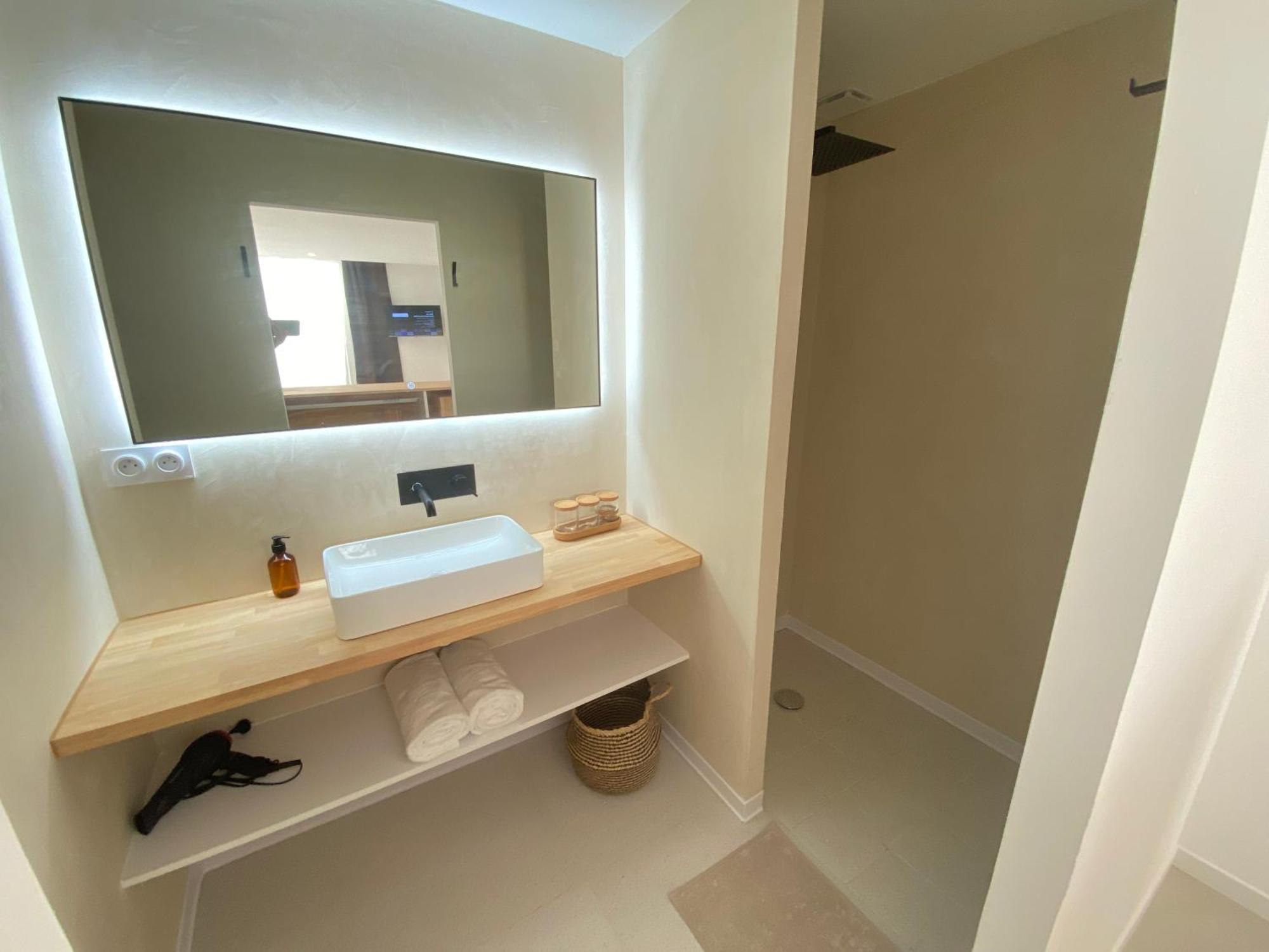 La Maison De Ville - Piscine - Spa Sete Ngoại thất bức ảnh