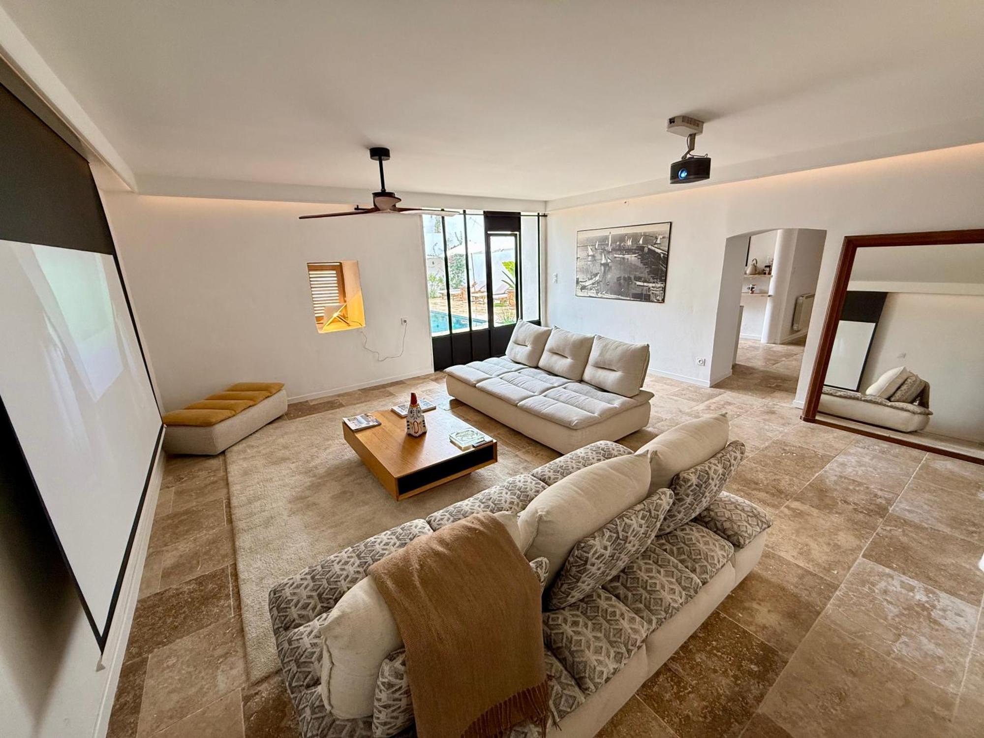 La Maison De Ville - Piscine - Spa Sete Ngoại thất bức ảnh